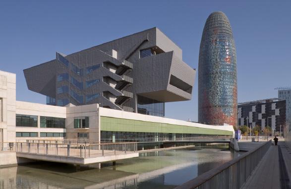 TOEPASSINGEN PROJECTEN EN IDEEEN DISSENY HUB BARCELONA GEBOUW FOTOGRAFIE LOURDES JANSANA AANBEVOLEN DOOR.