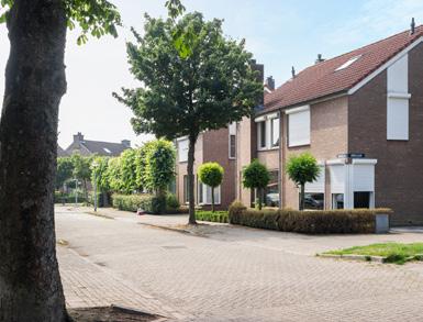 Tevens is de woning op korte afstand gelegen van 3 andere basisscholen (BS De Wegwijzer, BS Klimwijs, BS Onder de Wieken (Jenaplan) & BS Gunterslaer),
