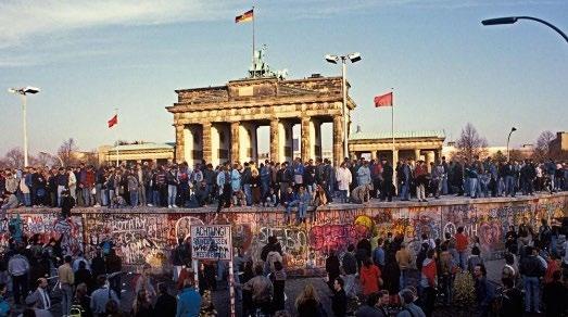 1 Die Berliner Mauer Die Berliner Mauer Lesbrief Manuela Keeris Für alle die, geboren und aufgewachsen in einem Land, welches es nicht mehr gibt!
