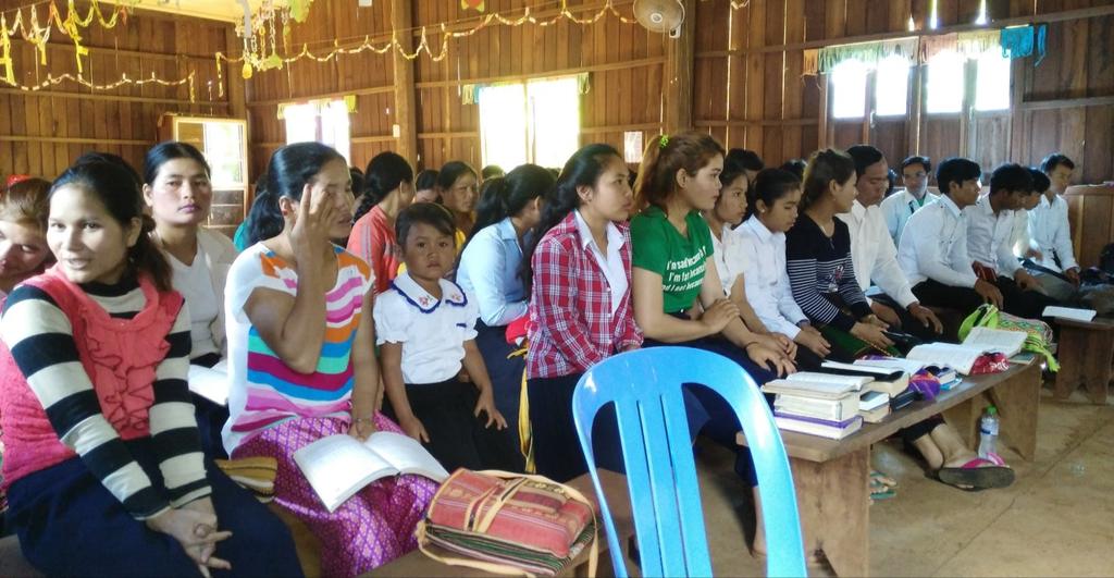 Zondag 5 februari We gaan vandaag naar de kerk in Busra, een gemeente van de Phnong stam in het oosten van Mondulkiri.