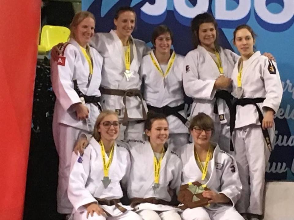 Sportploeg Dames (judoclub Hirano) Judo 2e plaats Callantcup (afdeling 2) Vorig jaar droomden de dames ervan om net als de heren een medaille te halen. Er werden zelfs weddenschappen afgesloten.
