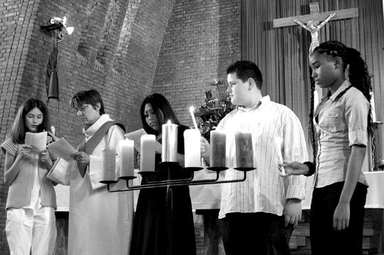 goedgekeurd; de drie voorgangers aanwezig en het allerbelangrijkste: de tien vormelingen zijn na een aantal bijeenkomsten klaar om het sacrament van het vormsel te mogen ontvangen Hoe dat verder ging?