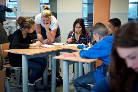 Data examinering TL Het examen bestaat uit twee delen: Theoretische leerweg: Schoolexamen: PTA4 4-9-2018 t/m 12-4-2019 Het PTA4-boekje is