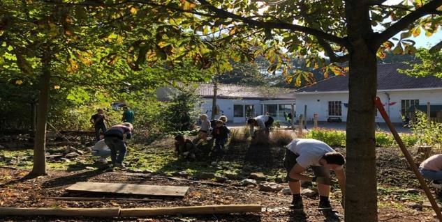 TUINWERKDAG: ALLE HULP IS WELKOM! We geven dan ook graag mee dat er op zaterdag 27 april in de voormiddag een volgende tuinwerkdag gepland staat.