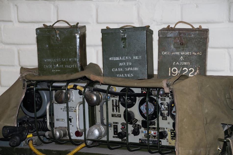 Schenking van particulier; Diverse wireless sets (zend- en ontvangapparatuur, Brits) uit periode 1940 1945. Met een totale geschatte waarde van 3550,-.