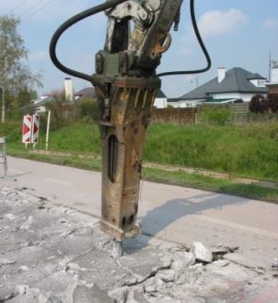 De blootstelling is vooral hoog op trilwalsen en asfaltspreidmachines, waar het vibreren van het stampmes en de strijkplaat trillingen veroorzaakt.