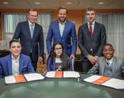 Jongeren en hun recht om gehoord t dr. stephanie rap De eerste kinderministers van Nederland (2018) V.l.n.r.: kinderminister Floris Vooren, minister Bruno Bruins, kinderminister Mariam Yousfi, minister Hugo de Jonge, staatssecretaris Paul Blokhuis en kinderstaatssecretaris Mookie Saluna.