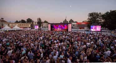 Sponsoring. In de zomer van 2019 wordt het Zomerfestival.IJmuiden voor de zevende keer georganiseerd... Ieder jaar weer lukt het om het festival leuker en gezelliger te maken.