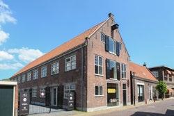 ) op de hoek van de Westkadijk en het Tabakhuis van Fier architecten in de Zilverreiger Nieuwstraat (re.
