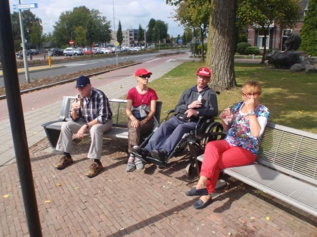 pizzeria in het dorp. We eten shoarmaschotel, pizza s en hamburgers met friet.