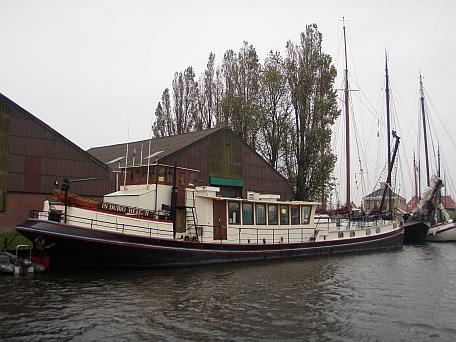 Vanaf zaterdag begint Workum weer echt te leven. Natuurlijk zijn er enkele schepen al eerder in de haven, maar zaterdag komen de meeste schepen binnen.