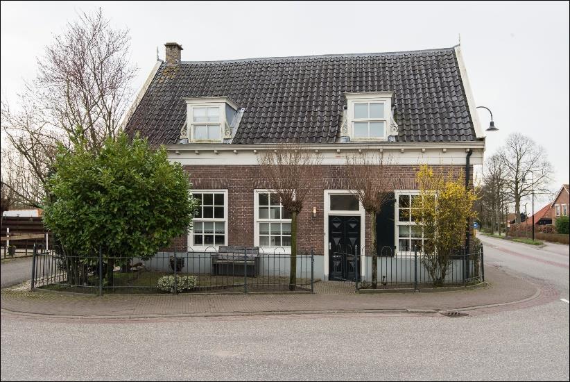 Onverwacht ruime woning met klassieke uitstraling! Karakteristieke half vrijstaande woning gelegen aan de Dorpsstraat in Schoonrewoerd.