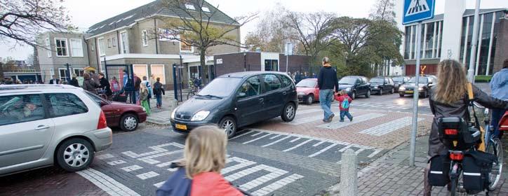 Adviserend onderzoek Verzoeken uit binnen- en buitenland Bijna dagelijks komen er bij de SWOV vragen binnen over allerlei aspecten van de verkeersveiligheid.