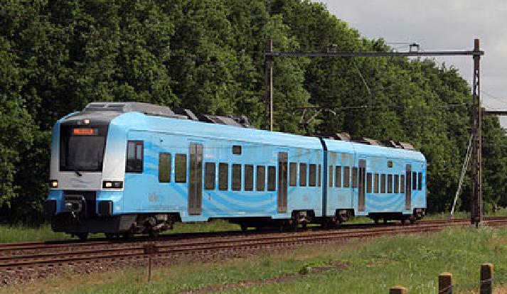 3.5.2 De trein De dienst wordt uitgevoerd met PROTOS-treinen van Fahrzeugtechnik Dessau, waarvan de elektrische installatie is geleverd door Vossloh-Kiepe, met als voornaamste eigenschappen: Massa