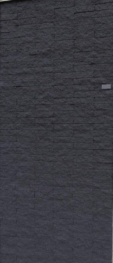 - COLUSPLIT LABRADOR - COLUSPLIT LABRADORREEKS De stenen zijn gefabriceerd op basis van 100% Labrador zwart Syeniet granulaten, kwartszand, grijs cement en anorganische kleurstoffen.