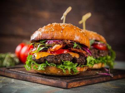 chilisaus Diverse luxe broodsoorten Kruidenboter en tapenades tiramisubavarois De perfecte Hamburger van de grill 16,50 Maak nu uw eigen hamburger precies zoals u hem