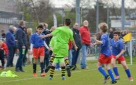 Het pech-toernooi van 29 maart Op 29 maart 2017 had groep 7B de finale van het schoolvoetbaltoernooi. Wat de uitslagen waren en wat er gebeurde, leest u in dit verslag. Veel leesplezier!