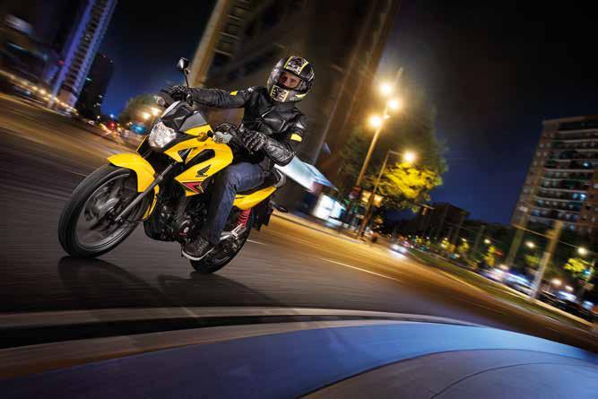 CB125F Grote wendbaarheid. Efficiënte prestaties. Direct rijplezier Onyx Blue Metallic De nieuwe Honda CB125F geeft je alle vrijheid en legt de kracht van onafhankelijkheid in jouw handen.