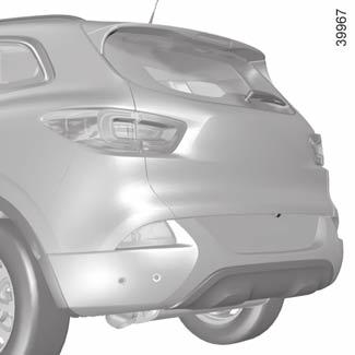 Achteruitrijcamera (1/2) 2 3 C B A 4 3 4 1 Werking Als de auto achteruit rijdt, stuurt de camera 1 op de achterklep beelden van de omgeving achter de auto naar het multimediadisplay 2 De beelden