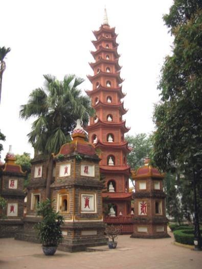 nl/ (III) 11 daagse Rondreis Noord-Vietnam (18-28 mei 2015) De Ngoc Son tempel, Midden: Ho Chin Minh mausoleum, Rechts: Tran Quoc pagoda Dag 1> Maandag 18 mei 2015, Hanoi (- / - / D)