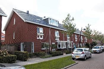 We zetten in op middeninkomens Vooral middeninkomens hebben het moeilijk op de woningmarkt. We zetten daarom primair in op, deze vallen tussen wal en schip in de Utrechtse provinciale woningmarkt.