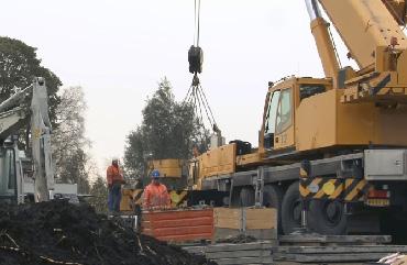 Hijs veilig of hijs niet! Bij het hijsen van materialen gelden strenge veiligheidsvoorschriften.