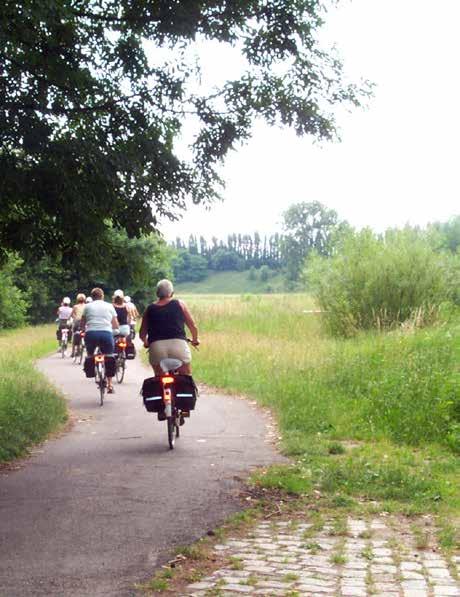 Met het Reigersbos, culturele activiteiten als de jaarlijkse tulpenpluk, het traditiegetrouwe gansrijden en bezienswaardigheden als het Monnikenhof