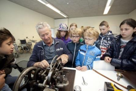 Tot de overdracht van zijn taak met de nieuwe coördinator blijft hij de coördinatie van het technieklokaal verzorgen.