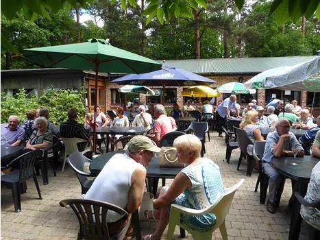 11 juni - 6e ledenfeest en clubkampioenschap tapschieten Aansluitend na onze clubactiviteit verwelkomden we alle ingeschrevenen (80 personen) met aperitief en een Kempisch buffet.