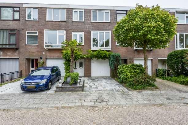 INFORMATIE VAN HET PAND C. RAAIJMAKERSLAAN 40 OUDENBOSCH Object Vraagprijs : drive-in woning met garage en aangebouwde serre. : 224.500,= k.