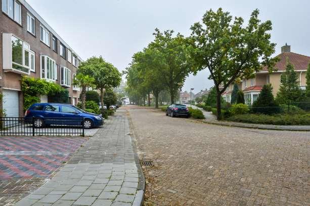 OMSCHRIJVING PAND C. Raaijmakerslaan 40 te Oudenbosch betreft een goed onderhouden drive-in woning met garage in woonwijk Velletri.