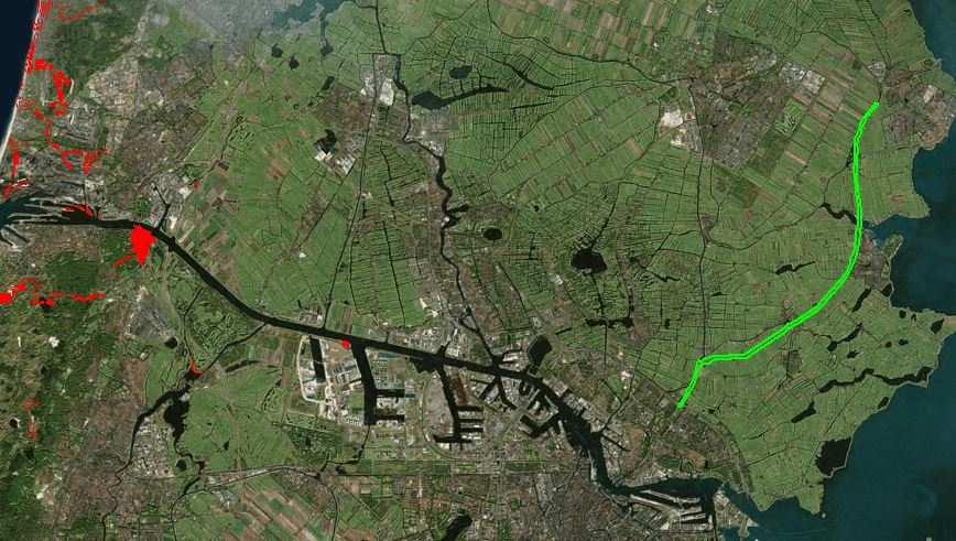 Figuur 35. De locaties van mijnenvelden (rood) in Noord-Holland, t.o.v. het projectgebied (in groen). Bron satellietbeeld: World Imagery.