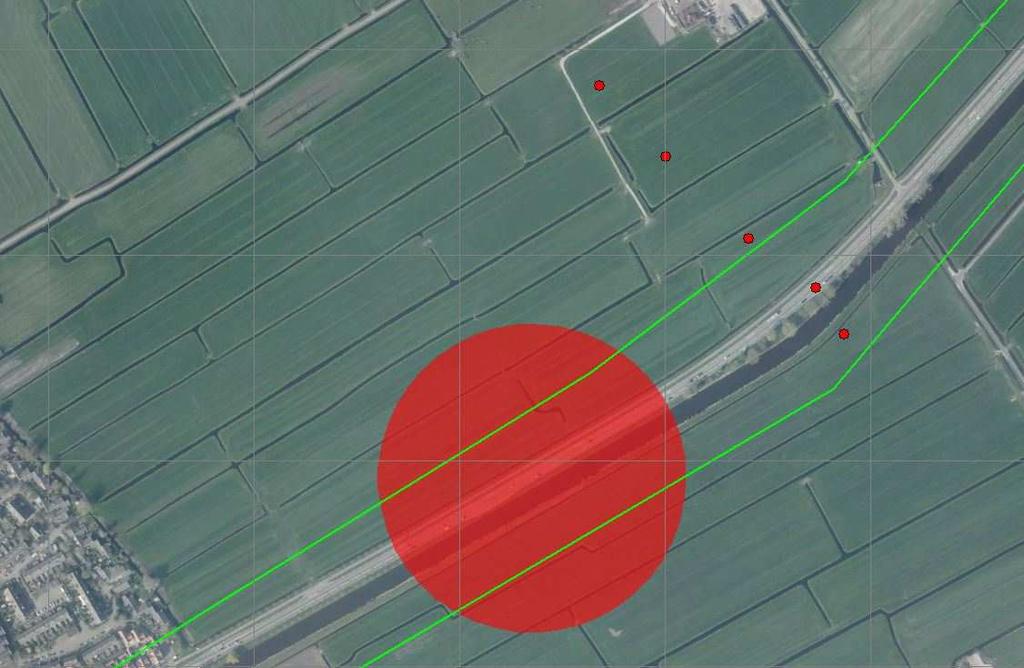 Figuur 65. Het verdachte gebied afwerpmunitie zoals gedefinieerd in het vooronderzoek van T&A Survey (in rood). De rode stippen staan voor de exacte locaties van inslagen.
