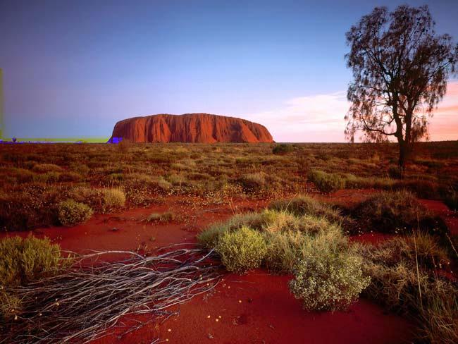 Het landschap is een voor hun een soort bijbel. Uluru of Ayer Rock is voor hun bijvoorbeeld een van de balngrijke plekken.