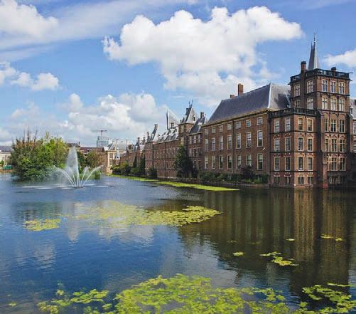Bestel uw kaarten via 45 rondleiding door de Ridderzaal, waar een presentatie van de gouden koets met stoet te zien is, brengt u een bezoek aan het Haags Historisch Museum met het beroemde poppenhuis