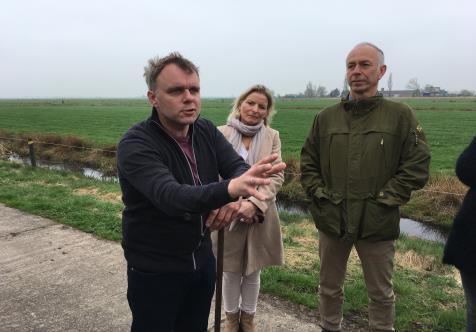 Daar wordt, met ondersteuning van provincies en waterschappen, onderzoek gedaan naar nieuwe manieren om het veenweidegebied te