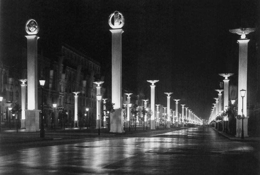 Deze straat fungeerde eerst als verbindingsroute tussen het paleis van de Hohenzollern en hun jachtdomein (het gebied dat nu Tiergarten wordt genoemd.