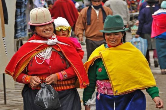 In de late namiddag aankomst in Riobamaba De indianen uit de ganse streek rondom Guamote komen hier naartoe om te kopen,