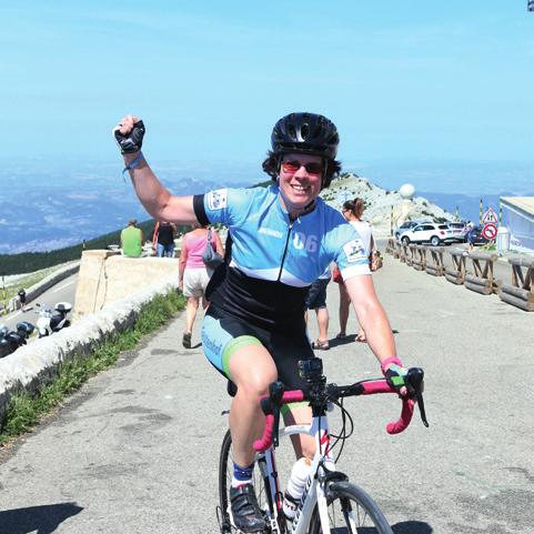 Het is inmiddels een vertrouwd beeld. Cliënten die boven op de Mont Ventoux snikkend hun buddy in de armen vallen.