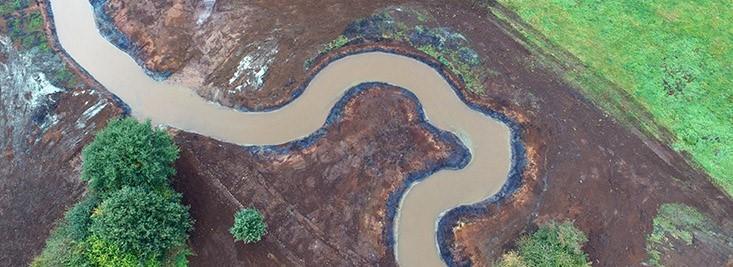 Nieuwe meanders brengen goede toestand Zwarte Beek stap dichterbij Sinds oktober 2017 is de Zwarte Beek in Beringen en Lummen heraangelegd en kronkelt ze opnieuw door het landschap.