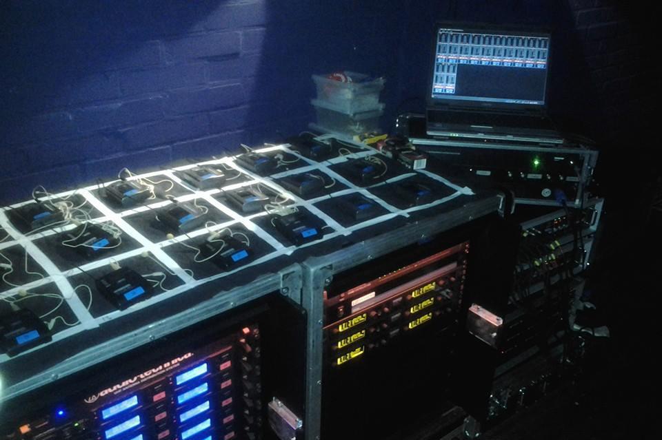 Backline Rental Nederland verhuurt naast backline en instrumenten ook audiovisueel materiaal.