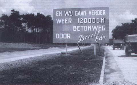 geconstrueerd als een ongewapende betonweg in een laagdikte van 230 mm. Vervolgens is de betonconstructie in 1970 gebeukt en overlaagd met 170 mm asfaltbeton.