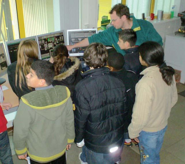 Mededelingen Nijmeegse basisscholen bezoeken AC Nijmegen In november van het vorig jaar brachten verschillende groepen leerlingen van het basisonderwijs een bezoek aan de Asfaltcentrale Nijmegen van