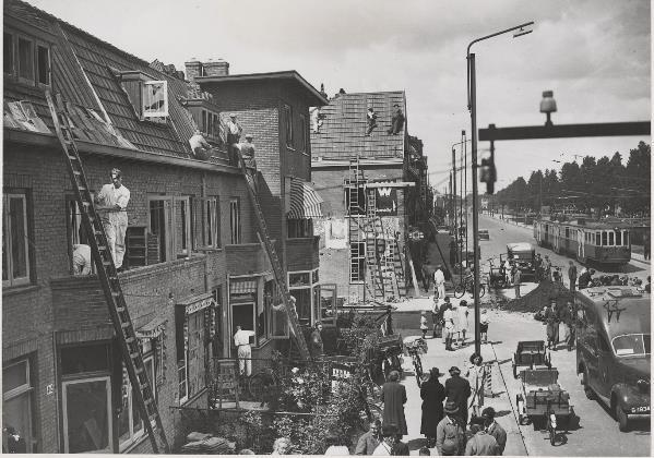 Figuur 14: Herstel van bomschade aan de Leidsevaart (Bron: Beeldbank NHA, fotonummer NL- HlmNHA_Hrlm_19361).