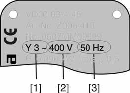 Elektrische aansluiting Afbeelding 6: Typeplaatje motor (voorbeeld) [1] Stroomsoort [2] Voedingsspanning [3] Frequentie (bij draai- en wisselstroommotoren) Aansluitkabels Teneinde de isolatie van de