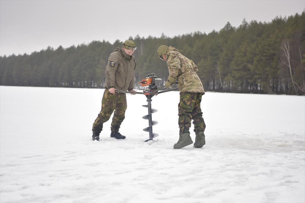 4 Samenvatting intranet Weekoverzicht Defensieoperaties 20 februari 2019 12:15 Nederlandse genisten oefenden in Litouwen het opwerpen van hindernissen.