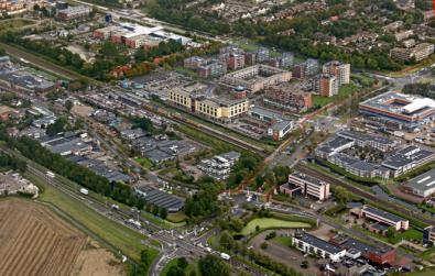 3.3.4 Stationsgebied Ruimtelijke analyse Het stationsgebied heeft momenteel een rommelige inrichting met de nodige logistieke problemen.