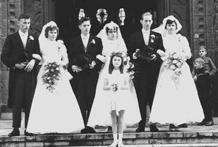 Op de recente foto de drie gouden bruidsparen (van links naar rechts) Mia en Louis, Theo en José en Agnes en Rinus, Op de trouwfoto van links naar rechts: Theo en José, Louis en Mia en Rinus en Agnes.