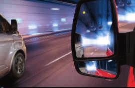Blind Spot Information System Wanneer een ander voertuig personenauto, bestelauto of vrachtwagen jouw dode hoek binnenrijdt, waarschuwt het systeem je door middel van een