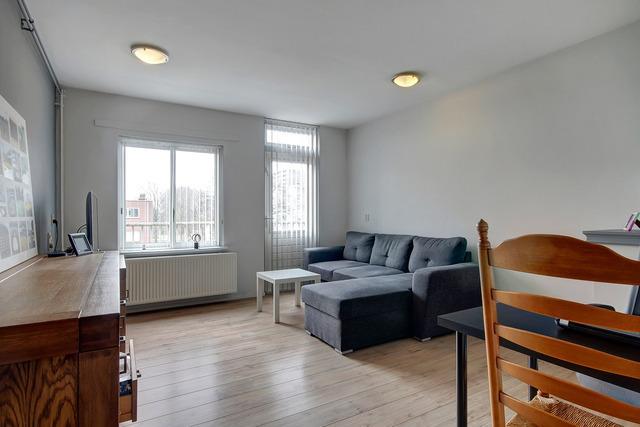 Ideaal voor starters! Een 2-kamer appartement met goede ligging en indeling, met balkon op het zuidwesten. Het appartement is gelegen op de derde verdieping van dit comple.